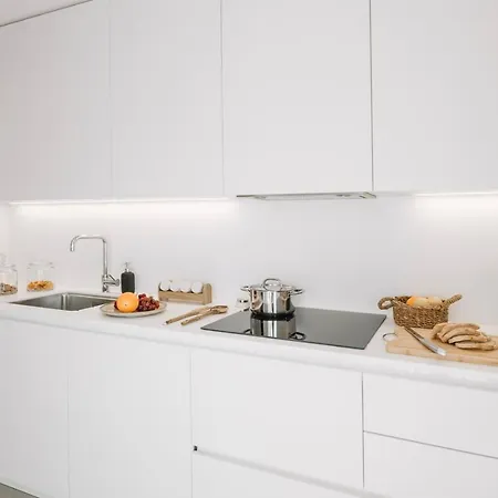 Pescaia - 2 Bedrooms And 2 Balconies In Alvalade Apartment