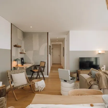Pescaia - 2 Bedrooms And 2 Balconies In Alvalade Apartment