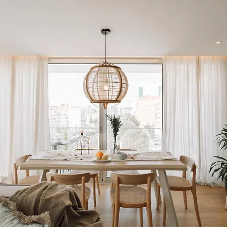 Pescaia - 2 Bedrooms And 2 Balconies In Alvalade Lizbona