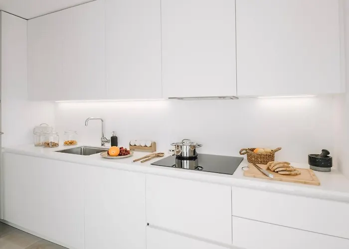 Pescaia - 2 Bedrooms And 2 Balconies In Alvalade 公寓