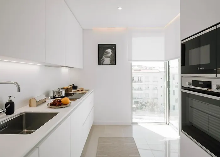 Pescaia - 2 Bedrooms And 2 Balconies In Alvalade 公寓