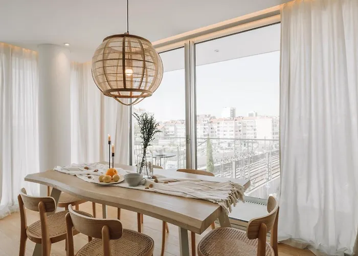 Pescaia - 2 Bedrooms And 2 Balconies In Alvalade 公寓