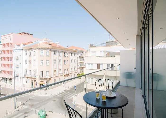 Pescaia - 2 Bedrooms And 2 Balconies In Alvalade 公寓 *