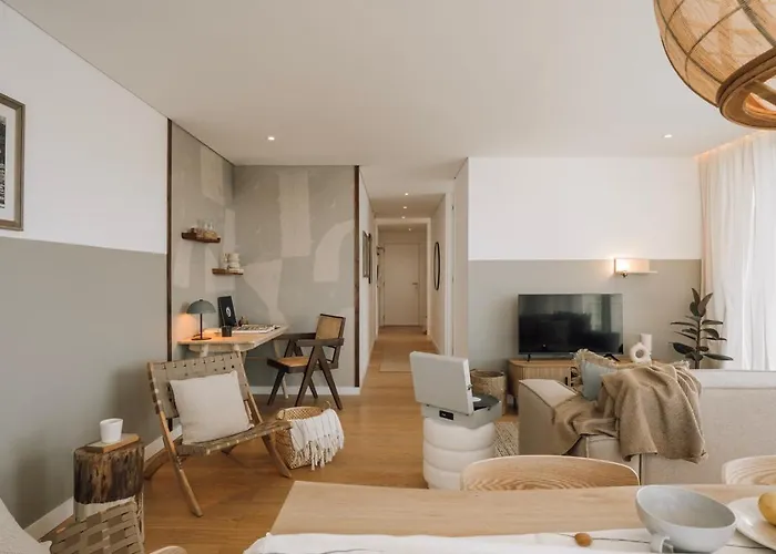 Pescaia - 2 Bedrooms And 2 Balconies In Alvalade 公寓