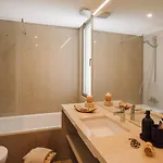 Pescaia - 2 Bedrooms And 2 Balconies In Alvalade Lisboa