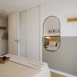 Pescaia - 2 Bedrooms And 2 Balconies In Alvalade Daire *