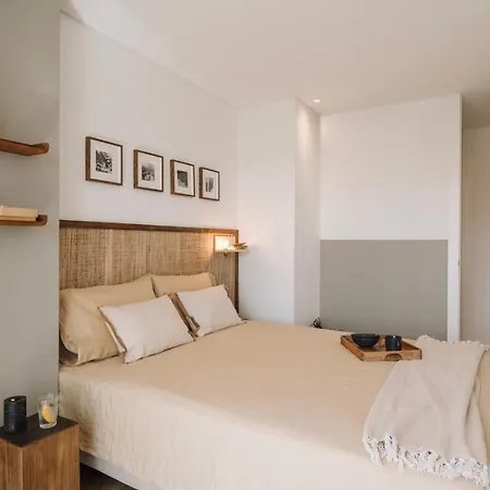 Daire Pescaia - 2 Bedrooms And 2 Balconies In Alvalade *