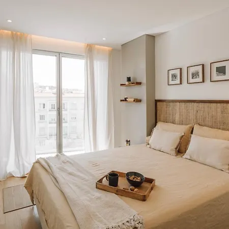 Pescaia - 2 Bedrooms And 2 Balconies In Alvalade Daire Lisboa
