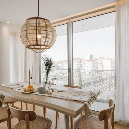 Pescaia - 2 Bedrooms And 2 Balconies In Alvalade 公寓