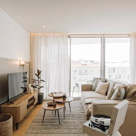 Pescaia - 2 Bedrooms And 2 Balconies In Alvalade Daire Lisboa