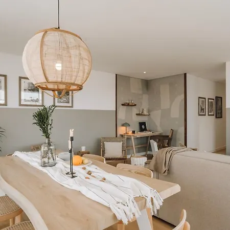 Pescaia - 2 Bedrooms And 2 Balconies In Alvalade 公寓 *
