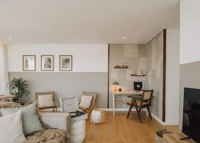 דירה Pescaia - 2 Bedrooms And 2 Balconies In Alvalade ליסבון