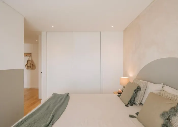 Pescaia - 2 Bedrooms And 2 Balconies In Alvalade * ליסבון