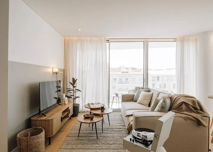 Pescaia - 2 Bedrooms And 2 Balconies In Alvalade דירה ליסבון