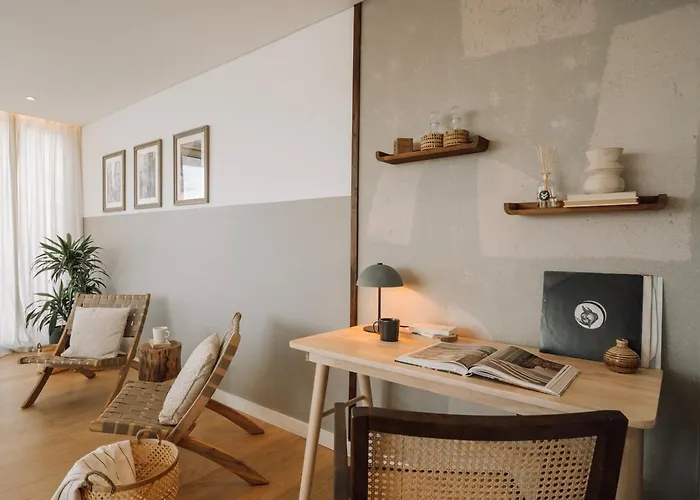Pescaia - 2 Bedrooms And 2 Balconies In Alvalade