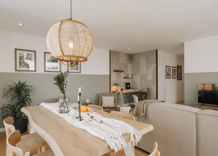 Pescaia - 2 Bedrooms And 2 Balconies In Alvalade דירה *